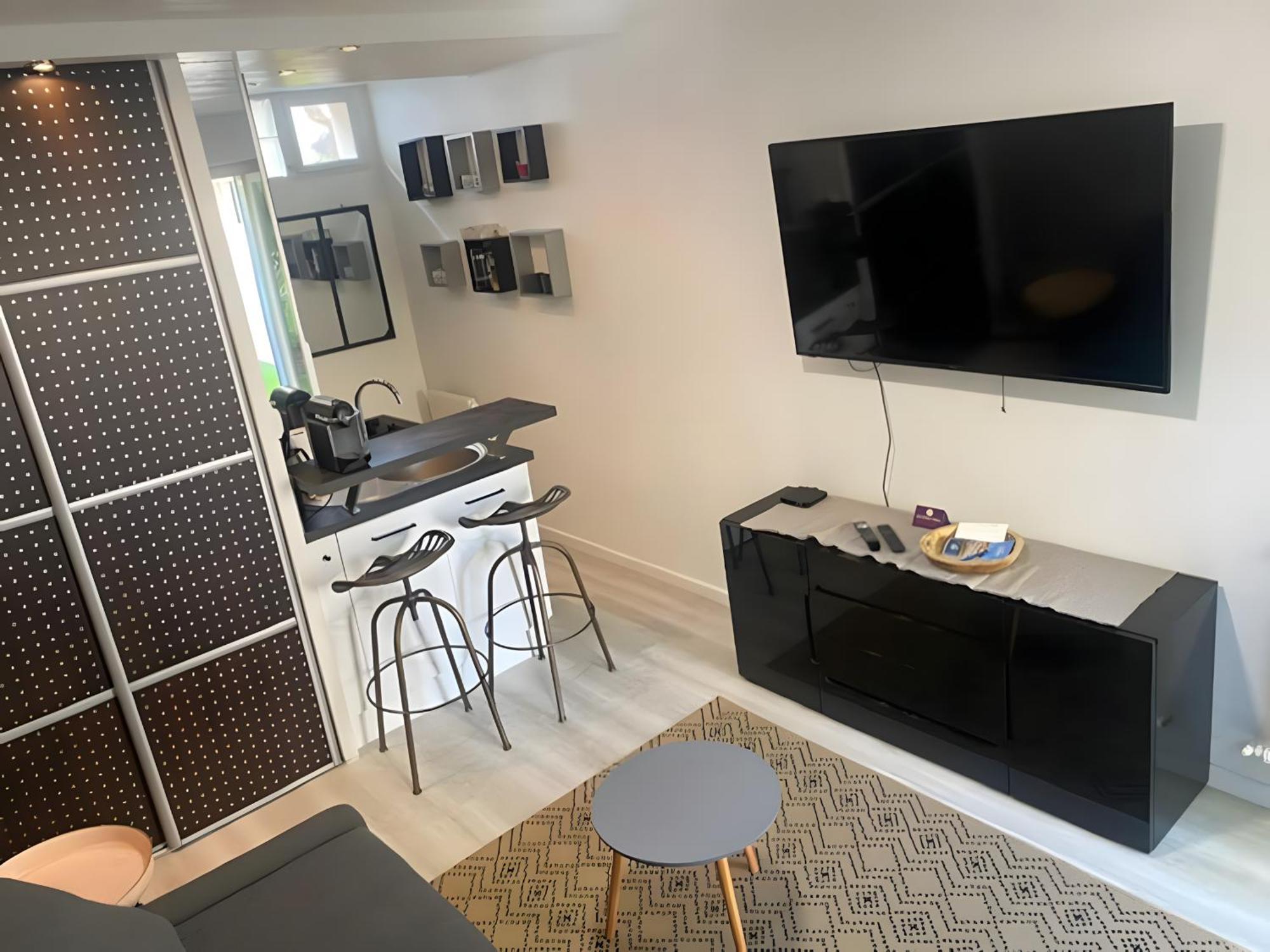 Appartement Tiny Modern Next To Croisette With Ac *